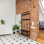 Modern With Air Conditioning And Terrace Near Old Town In Cracow By Renters Apartamento Cracovia