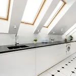 Modern With Air Conditioning And Terrace Near Old Town In Cracow By Renters Apartamento Cracovia