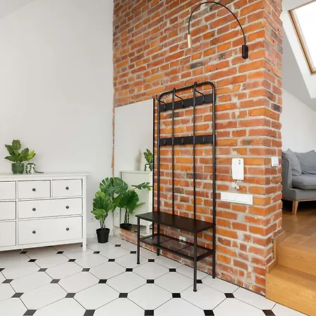 Modern With Air Conditioning And Terrace Near Old Town In Cracow By Renters דירה קרקוב