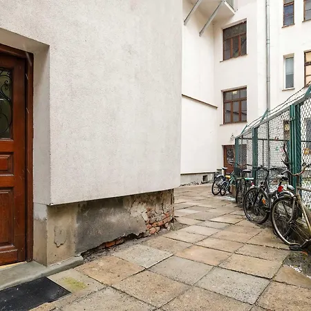 Modern With Air Conditioning And Terrace Near Old Town In Cracow By Renters דירה קרקוב
