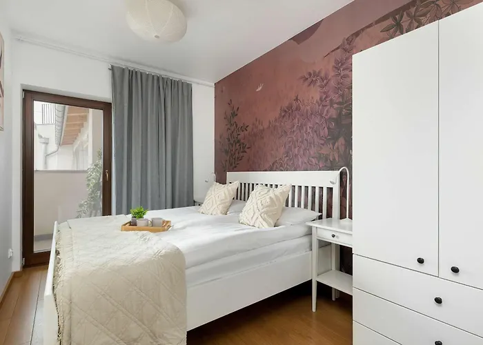 Apartment Modern With Air Conditioning And Terrace Near Old Town In Cracow By Renters