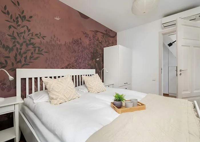 Modern With Air Conditioning And Terrace Near Old Town In Cracow By Renters Apartment *