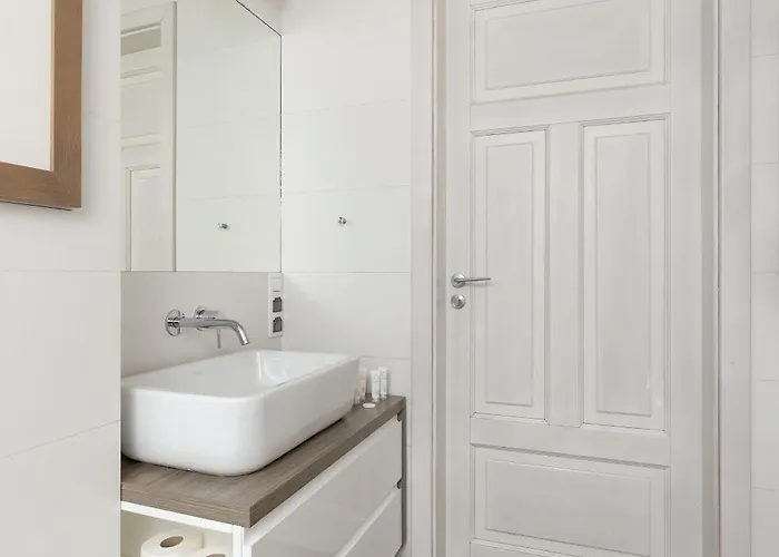 Modern With Air Conditioning And Terrace Near Old Town In Cracow By Renters