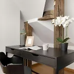Modern With Air Conditioning And Terrace Near Old Town In Cracow By Renters Apartment