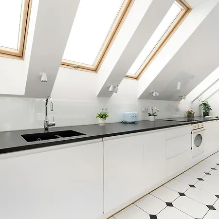 Modern With Air Conditioning And Terrace Near Old Town In Cracow By Renters Apartamento Cracóvia
