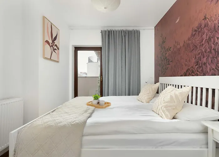 Modern With Air Conditioning And Terrace Near Old Town In Cracow By Renters *