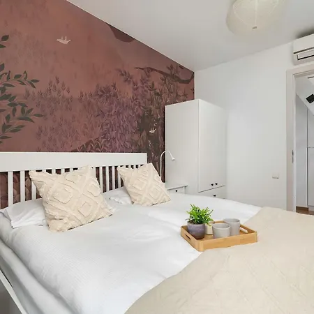Modern With Air Conditioning And Terrace Near Old Town In Cracow By Renters 아파트 *
